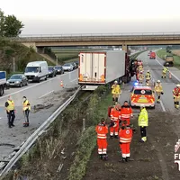#36 Lkw durch Mittelleitplanke 11.08.2025.jpg